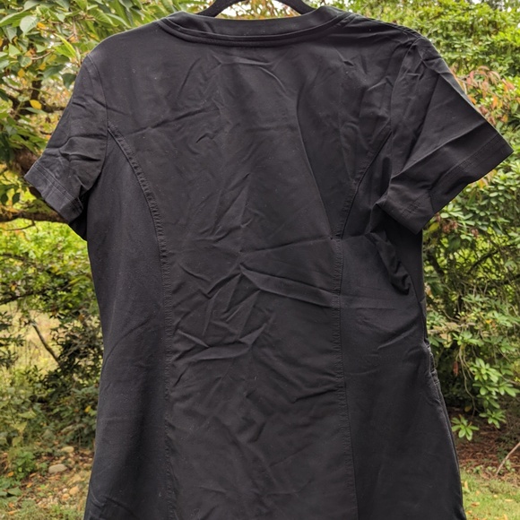 White Cross Black Scrubs Top Size M Medium - Picture 2 of 3